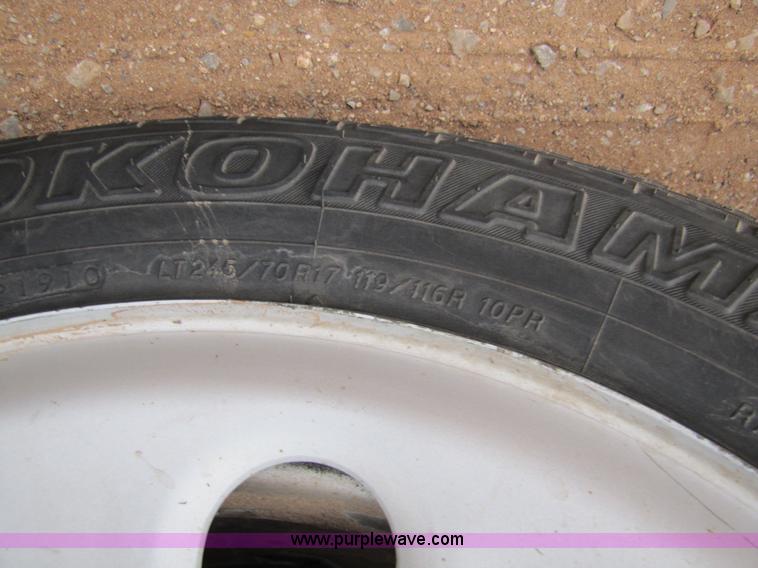 image for item B2156 2006 Chevrolet Silverado 1500 pickup truck