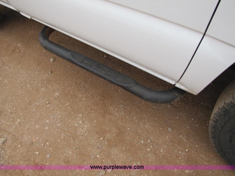 image for item B2156 2006 Chevrolet Silverado 1500 pickup truck