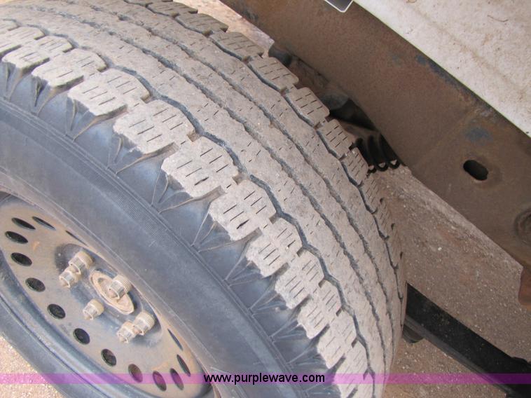 image for item B2156 2006 Chevrolet Silverado 1500 pickup truck