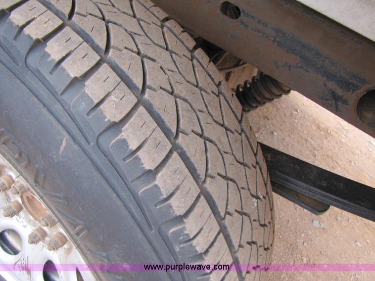 image for item B2156 2006 Chevrolet Silverado 1500 pickup truck