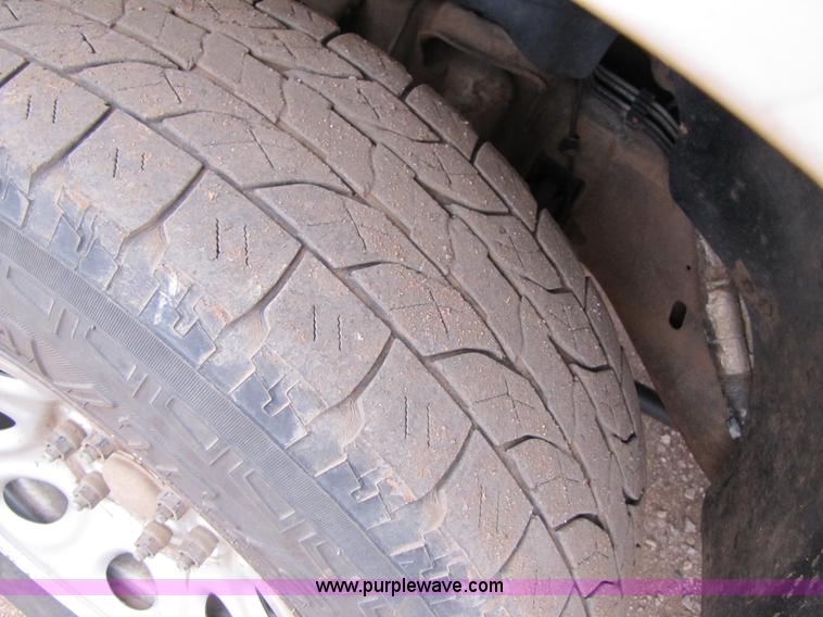 image for item B2156 2006 Chevrolet Silverado 1500 pickup truck