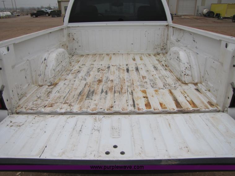 image for item B2156 2006 Chevrolet Silverado 1500 pickup truck