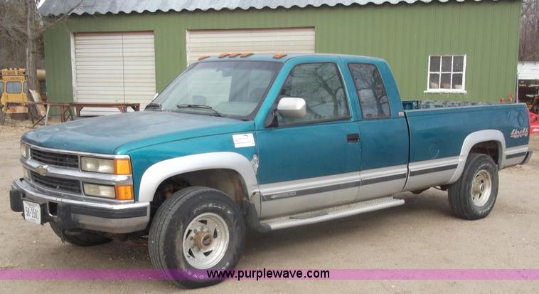 image for item B5074 1994 Chevrolet K2500 extended cab pickup truck