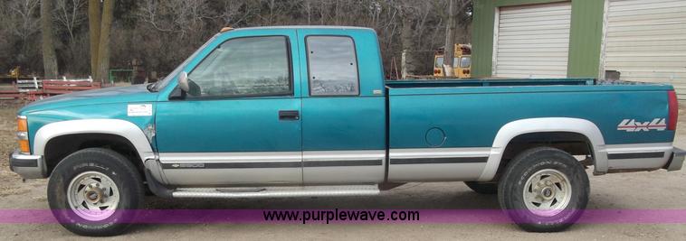 image for item B5074 1994 Chevrolet K2500 extended cab pickup truck