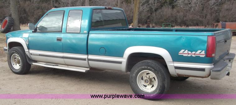 image for item B5074 1994 Chevrolet K2500 extended cab pickup truck
