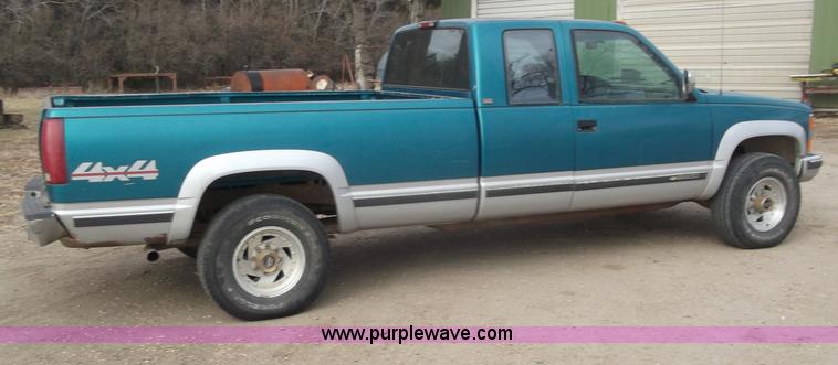 image for item B5074 1994 Chevrolet K2500 extended cab pickup truck