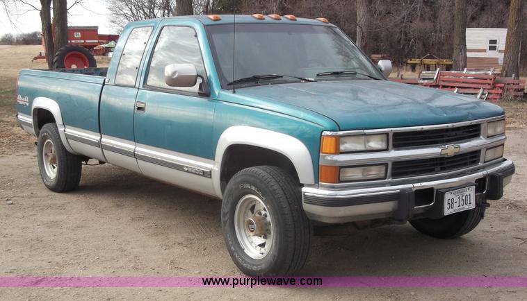 image for item B5074 1994 Chevrolet K2500 extended cab pickup truck