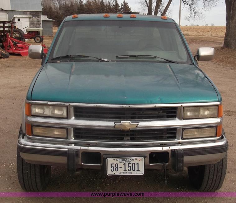 image for item B5074 1994 Chevrolet K2500 extended cab pickup truck