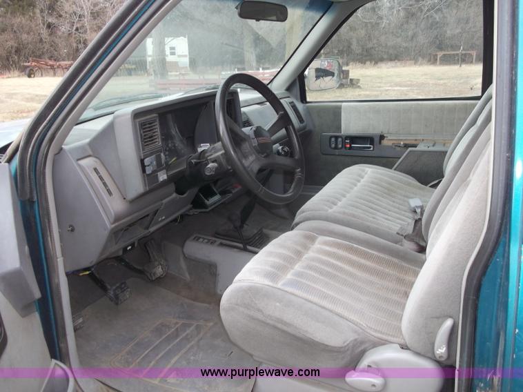 image for item B5074 1994 Chevrolet K2500 extended cab pickup truck