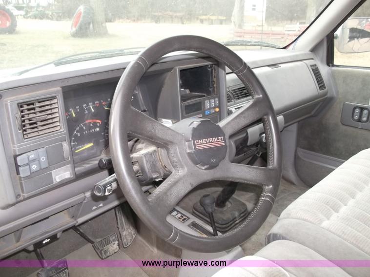 image for item B5074 1994 Chevrolet K2500 extended cab pickup truck