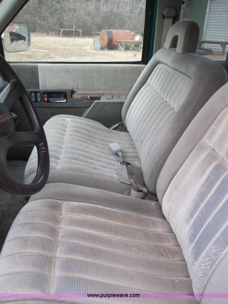 image for item B5074 1994 Chevrolet K2500 extended cab pickup truck