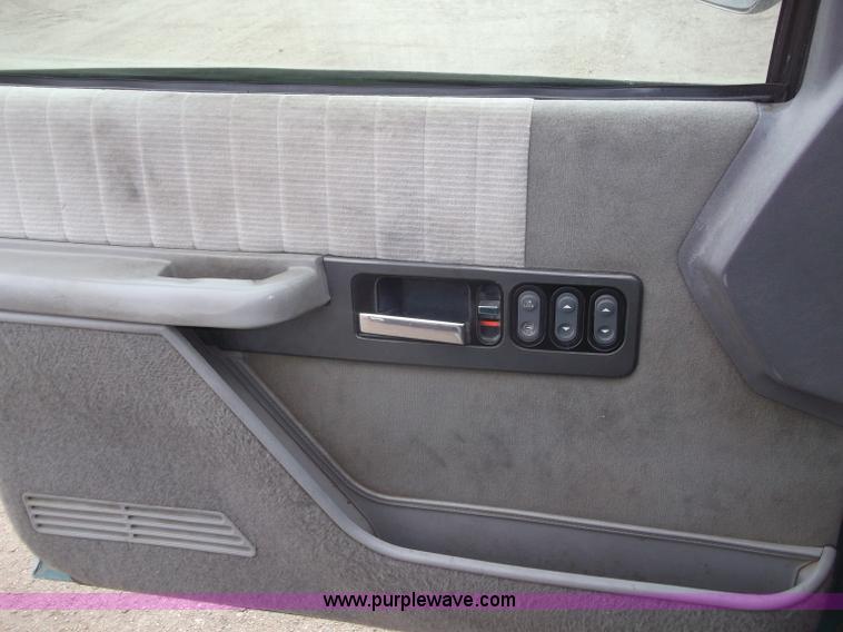 image for item B5074 1994 Chevrolet K2500 extended cab pickup truck