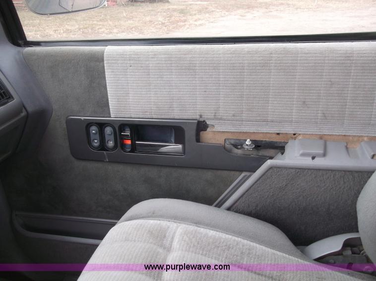 image for item B5074 1994 Chevrolet K2500 extended cab pickup truck