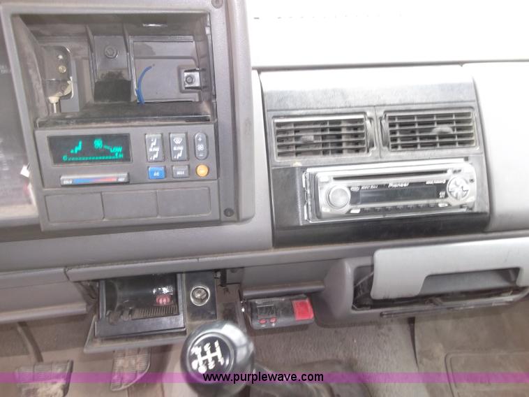 image for item B5074 1994 Chevrolet K2500 extended cab pickup truck