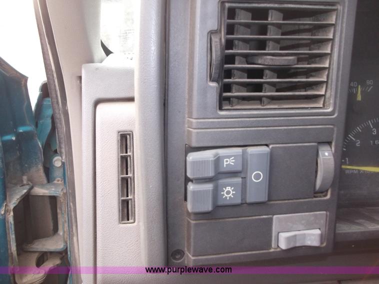 image for item B5074 1994 Chevrolet K2500 extended cab pickup truck