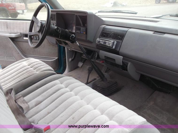 image for item B5074 1994 Chevrolet K2500 extended cab pickup truck