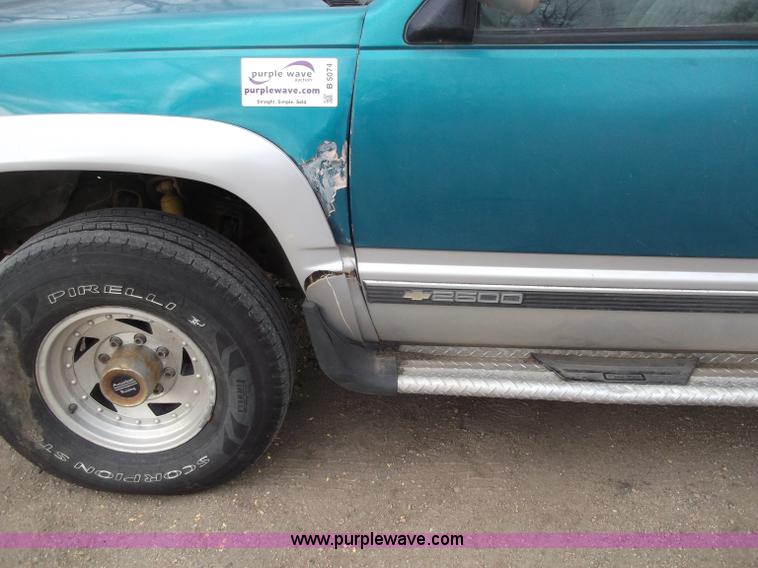 image for item B5074 1994 Chevrolet K2500 extended cab pickup truck