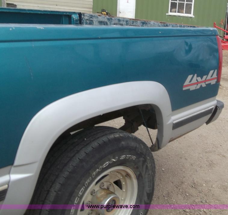 image for item B5074 1994 Chevrolet K2500 extended cab pickup truck
