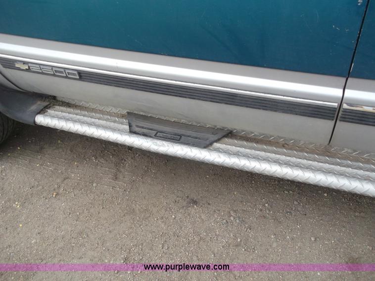 image for item B5074 1994 Chevrolet K2500 extended cab pickup truck