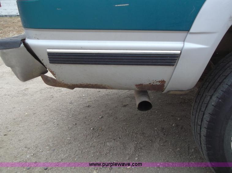 image for item B5074 1994 Chevrolet K2500 extended cab pickup truck