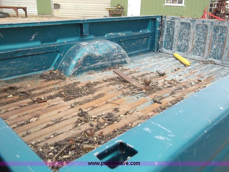 image for item B5074 1994 Chevrolet K2500 extended cab pickup truck