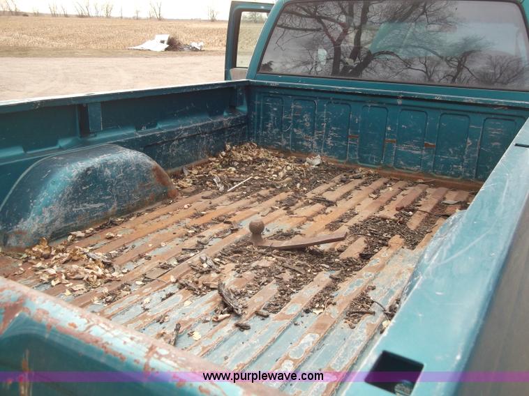 image for item B5074 1994 Chevrolet K2500 extended cab pickup truck