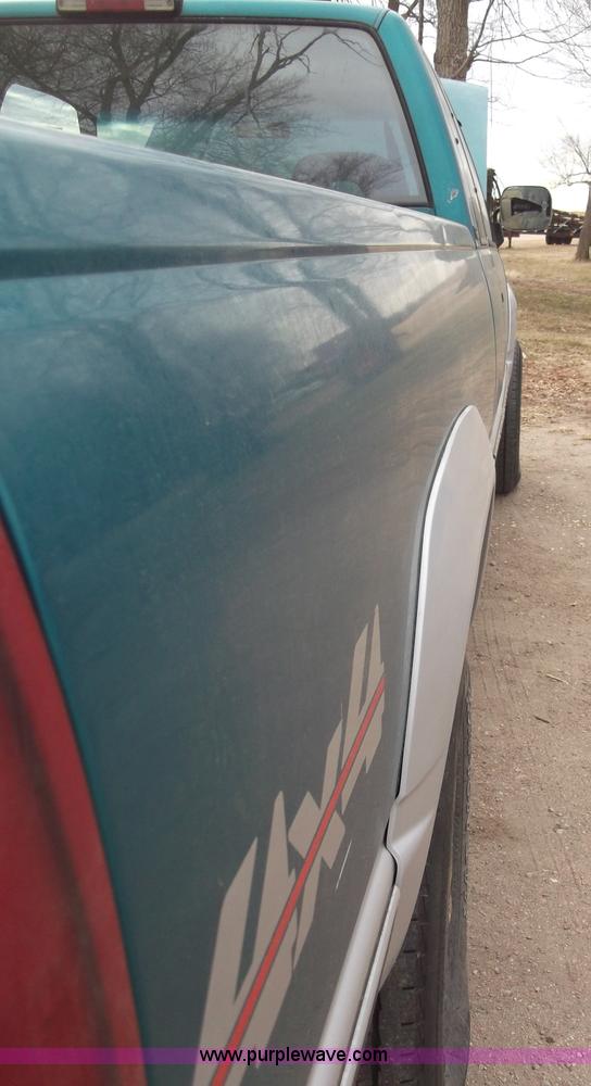 image for item B5074 1994 Chevrolet K2500 extended cab pickup truck