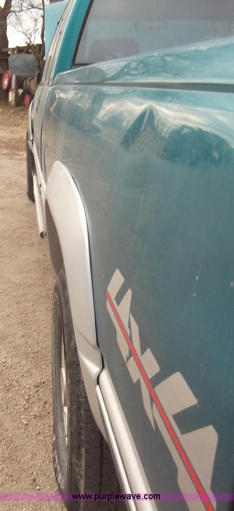 image for item B5074 1994 Chevrolet K2500 extended cab pickup truck