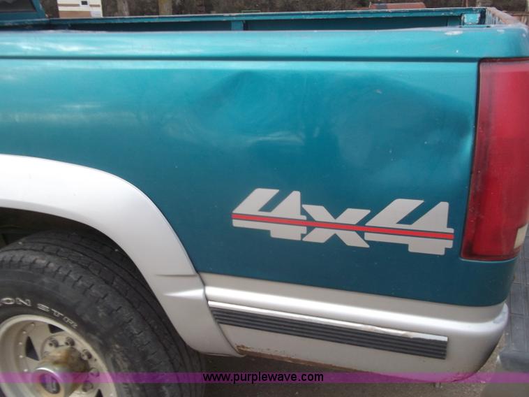 image for item B5074 1994 Chevrolet K2500 extended cab pickup truck