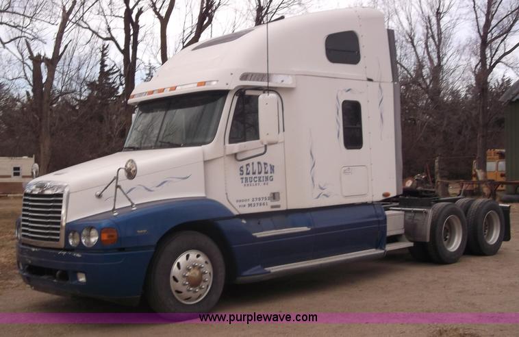 image for item B5076 2004 Freightliner ST120 semi truck