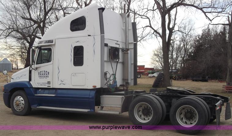 image for item B5076 2004 Freightliner ST120 semi truck