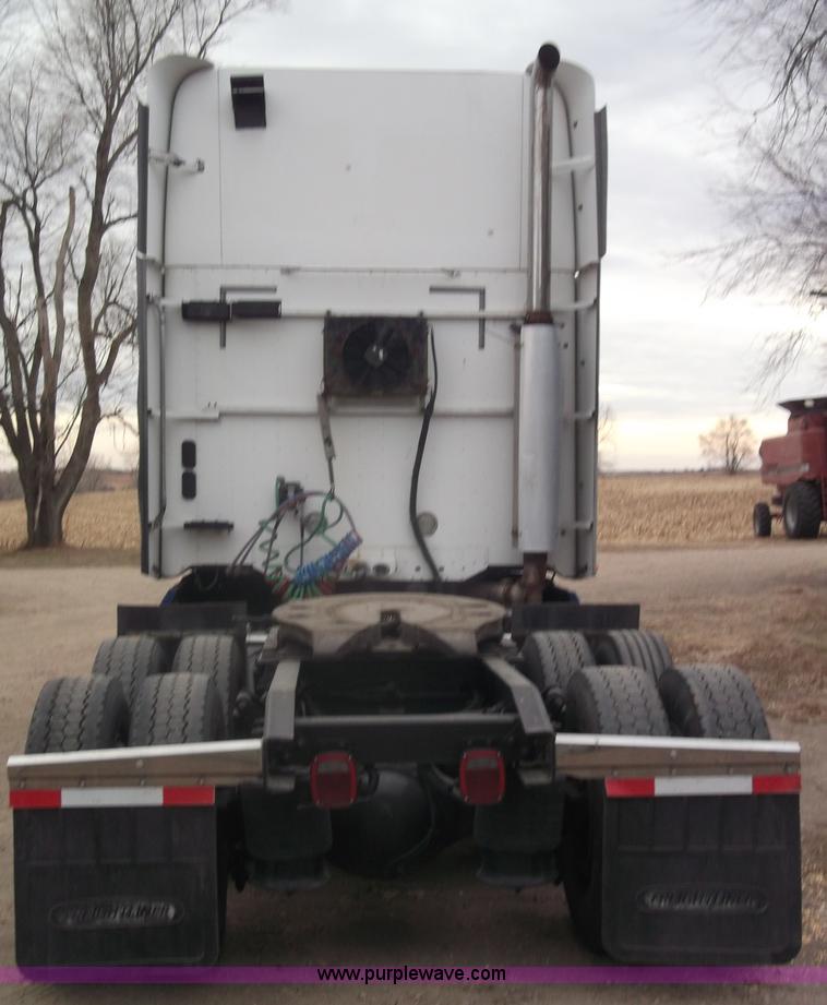 image for item B5076 2004 Freightliner ST120 semi truck