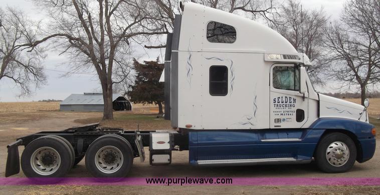 image for item B5076 2004 Freightliner ST120 semi truck