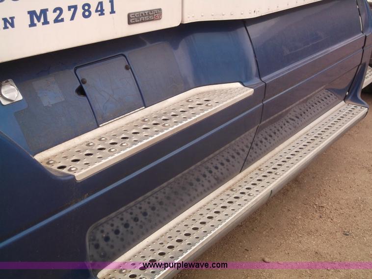 image for item B5076 2004 Freightliner ST120 semi truck