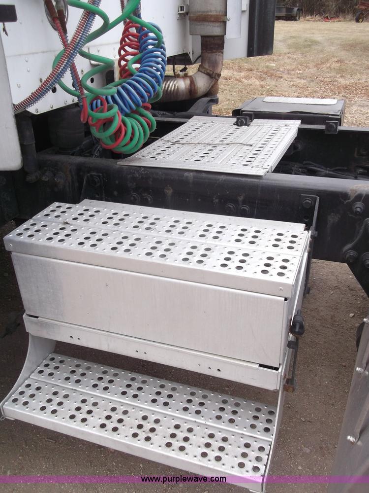 image for item B5076 2004 Freightliner ST120 semi truck