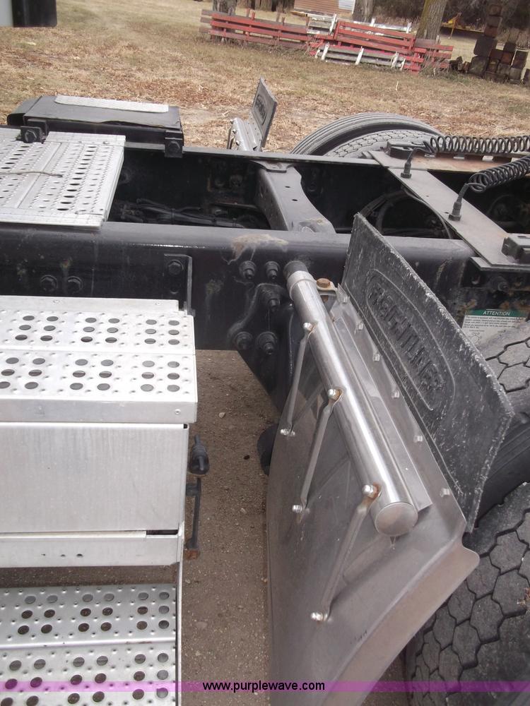 image for item B5076 2004 Freightliner ST120 semi truck