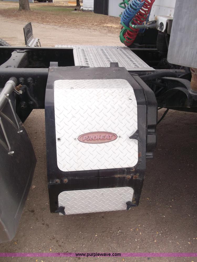 image for item B5076 2004 Freightliner ST120 semi truck