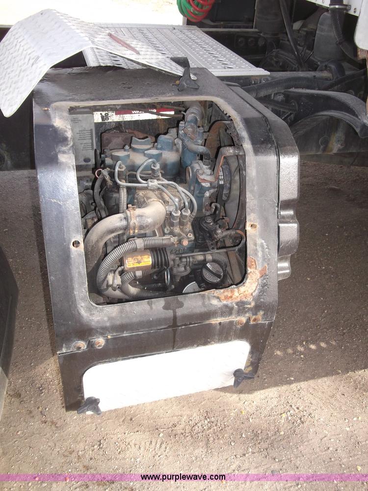 image for item B5076 2004 Freightliner ST120 semi truck