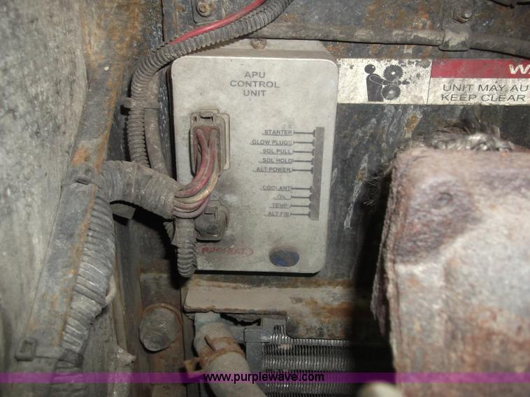 image for item B5076 2004 Freightliner ST120 semi truck