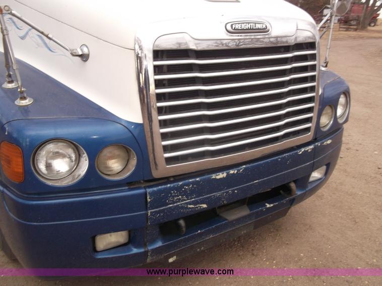 image for item B5076 2004 Freightliner ST120 semi truck
