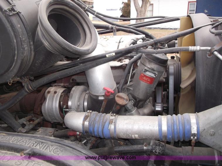 image for item B5076 2004 Freightliner ST120 semi truck