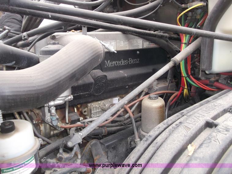 image for item B5076 2004 Freightliner ST120 semi truck