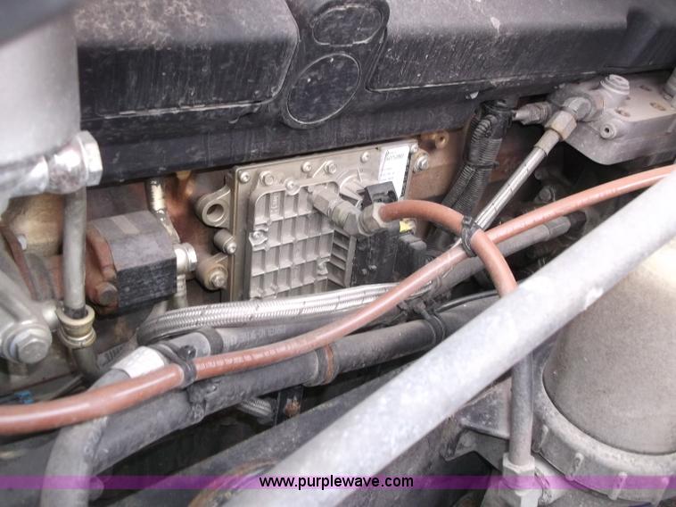 image for item B5076 2004 Freightliner ST120 semi truck