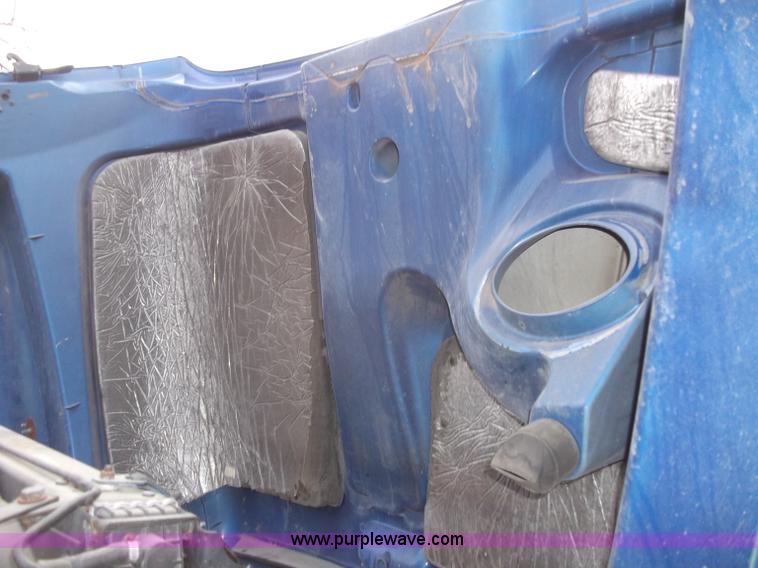 image for item B5076 2004 Freightliner ST120 semi truck