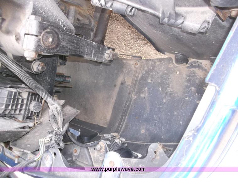 image for item B5076 2004 Freightliner ST120 semi truck