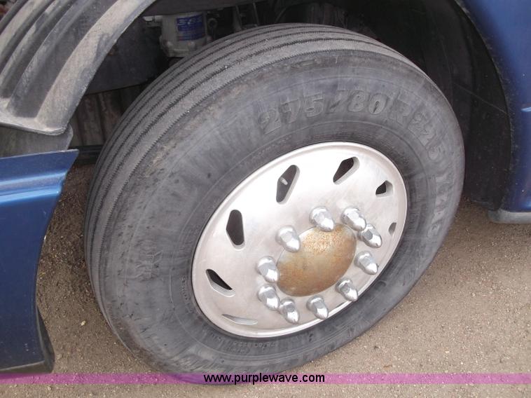 image for item B5076 2004 Freightliner ST120 semi truck