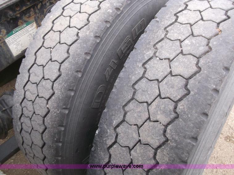 image for item B5076 2004 Freightliner ST120 semi truck