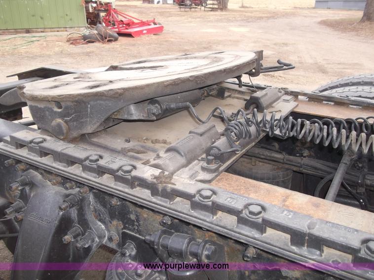 image for item B5076 2004 Freightliner ST120 semi truck