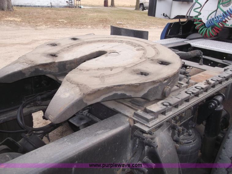 image for item B5076 2004 Freightliner ST120 semi truck