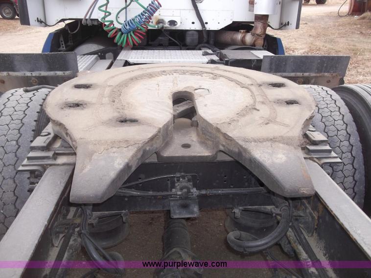 image for item B5076 2004 Freightliner ST120 semi truck